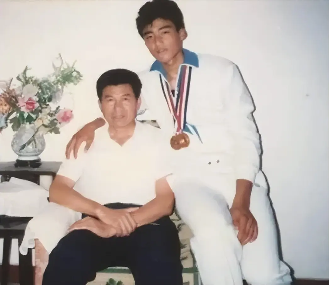 推广大使胡, 湖的赛道上, amp 推广大使胡, 湖的赛道上, amp