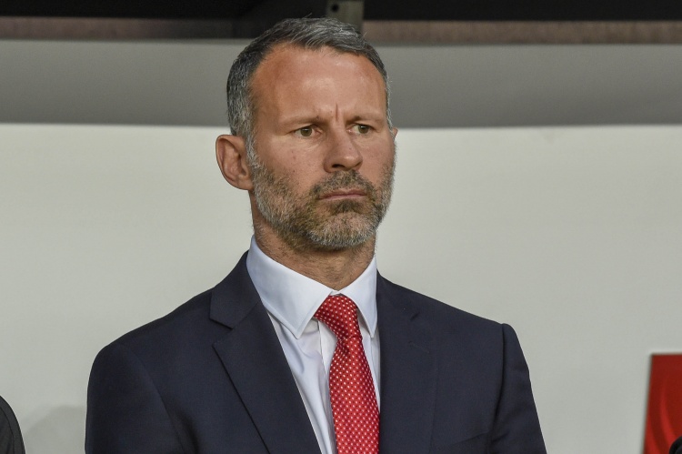 迫中止, 今年一月接 迫中止, 今年一月接