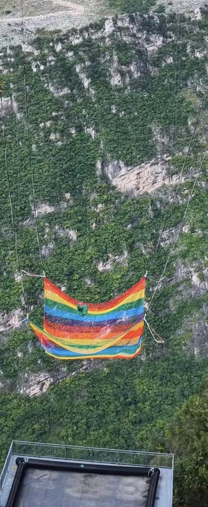 蹦极完成后 蹦极完成后