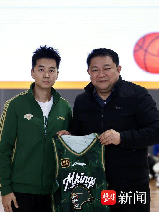 园篮球的土, 小球员进行, alt 园篮球的土, 小球员进行, alt